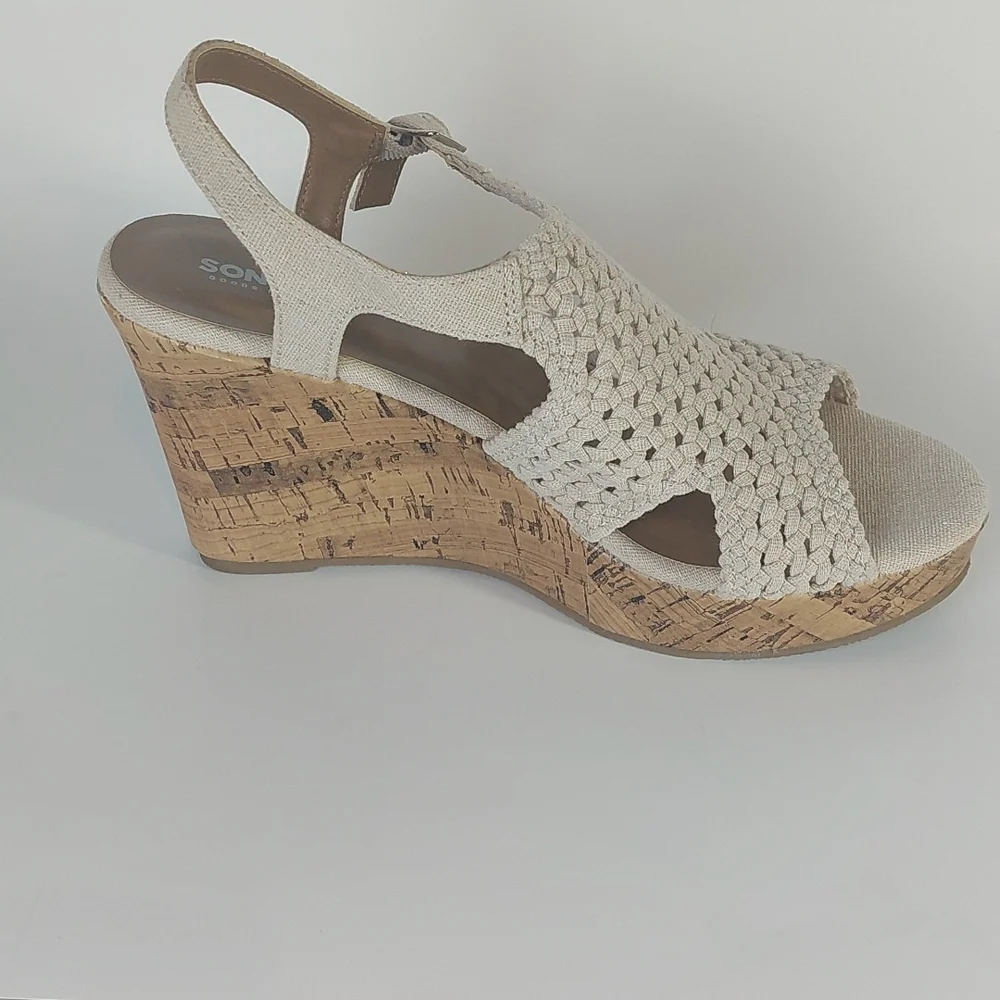 Sonoma features woven
